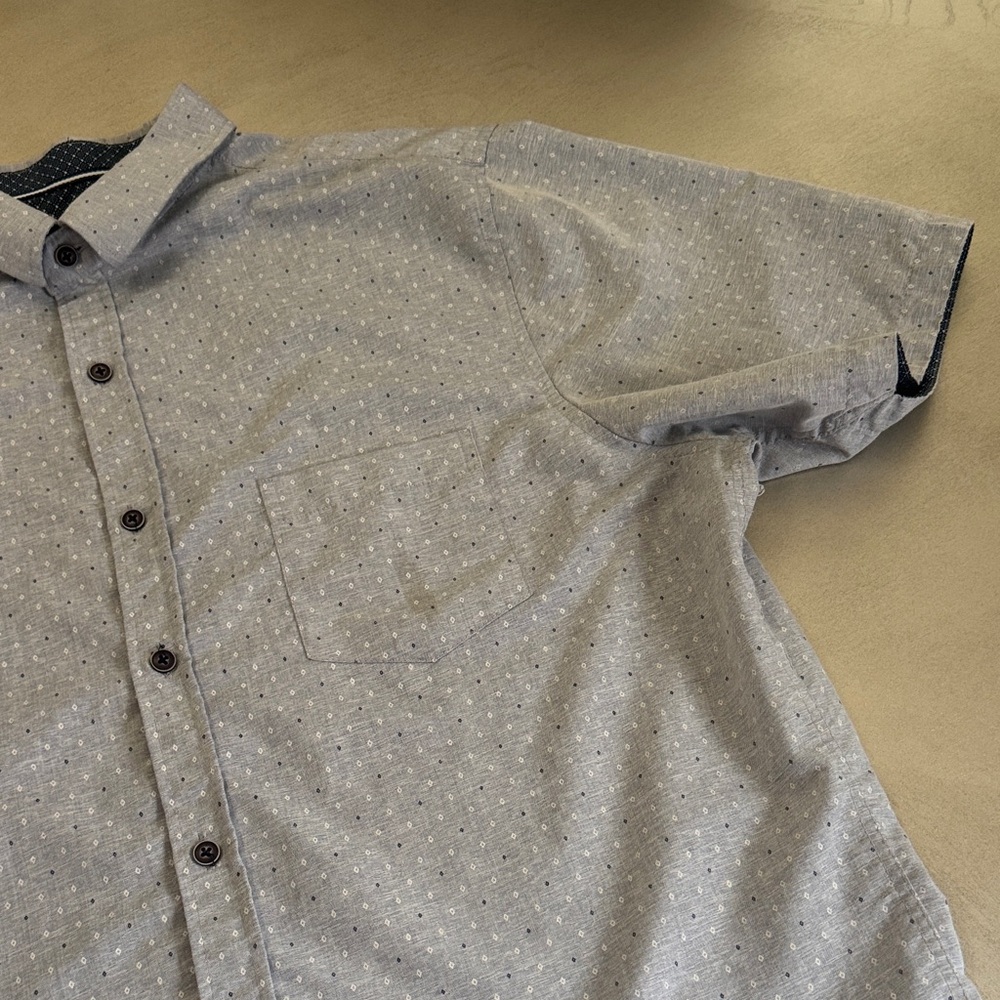 Classic Gray Button-Down Shirt for Men - Picture 5 of 9